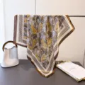 Carré de soie artificielle de 70 cm avec motif cachemire et pied-de-poule élégant. - FJ960-5 Bord Café