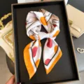 Foulard en soie chic avec imprimé floral élégant, carré de soie tendance pour femme. - FG329-1