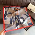 Carre de soie de luxe avec motif de cheval equestre classique et bordure rouge pour femmes. - FG336-3