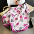 Élégant carré en similicuir de soie avec motif à pois chic et design animalier tendance. - FG329-4