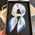 Foulard carré en imitation soie à fleurs douces élégant accessoire de mode pour femme - FG332-4