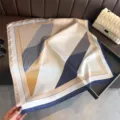 Foulard carré en imitation soie à rayures géométriques, élégant accessoire d'été chic. - FG340-1