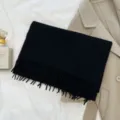 Zwarte wollen franje sjaal, klassiek effen winter warm accessoire, elegante stijl variant. - Zwart