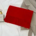 Klassieke effen warme rode wollen sjaal met franjes voor dames in de koude herfst en winter - Rood