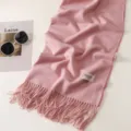Comoda sciarpa invernale rosa con frange, sciarpa lunga e calda in tinta unita per donne. - Rosa