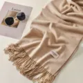 Sciarpa invernale spessa da donna, elegante sciarpa lunga tinta unita con frange. - Beige