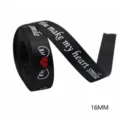 16mm schwarzes stoffband satin band fuer valentinstag geschenkverpackung hochzeit - Breite 16mm / 5 Yards/Rolle = 4,5 Meter / Schwarz mit Englisch und Rotem Herz