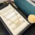 Collana bagnata in oro con ciondolo a barra di pietra scorrevole, elegante catena da donna. - Collana Pisello Strass / Oro