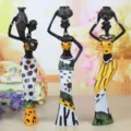 Set van drie hars beeldjes van Afrikaanse stamvrouw, exotische creatieve huisdecoratie. - Afrikaanse Vrouw Gele Set van Drie