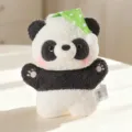 Simpatico panda di peluche con cappello verde, morbida bambola di peluche per compagno di bambini - Panda