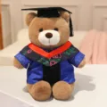 Schattige cartoon afstudeer teddybeer pluche speelgoed met academische cap en jurk. - Rode Kraag Stijl B