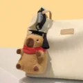Simpatico capibara dottore peluche ciondolo portachiavi, morbido giocattolo imbottito per borsa. - Stile Sciarpa Rossa