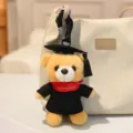 Süßer Plüsch Abschluss Bär Schlüsselanhänger, weiches Stofftier mit Kappe für Taschen. - Hellbrauner Bär / Roter Schal