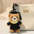 Süßer Abschluss Bär Plüsch Schlüsselanhänger mit Doktorhut und Tasche Anhänger Geschenk. - Dunkelbrauner Bär / Gelber Schal