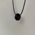 Minimalistische zwarte kralen hanger ketting met zwart koord dames sieraden - Nostalgisch Zwart