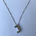 Zilverkleurige puffer letter hanger ketting met delicate kralenketting voor dagelijks. - Zilver J