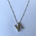 Zilverkleurige puffer letter hanger ketting met delicate kralenketting, modieuze sieraden. - Zilver N