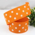 Primo piano di nastro gros grain arancione a pois bianchi per confezioni regalo. - 5 Yard/Rotolo / Arancione