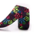 Vista dettagliata nastro grosgrain nero 25mm con fiocchi di neve colorati per fai da te. - Stile 6#(6#)