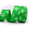 Groen kerstlint met witte sneeuwvlokken patroon, ideaal voor kadoverpakking en feestdecor. - Groene Witte Sneeuwvlok (10#)