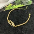 Bracciale in maglia dorata elegante con ciondolo a nodo impreziosito da strass lucidi. - Bracciale Ferro di Cavallo in Cristallo / Oro