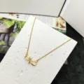Dettaglio collana in acciaio titanio oro con zircone infinito, elegante catenina clavicola. - Stile Fiocco Figura 8 (5949442363853)