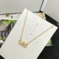 Dettaglio collana infinito in acciaio al titanio dorato, ciondolo zircone lucido. - Stile Struttura Figura 8 Infinito (5949442363855)