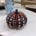 Citrouille en peluche noire à pois, poupée douce pour décoration d'Halloween et cadeau douillet. - Style à Pois Rouges