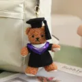 Llavero de oso de graduación peluche lindo colgante de mochila muñeca marrón dije de bolsa - Estilo Cuello en V Morado