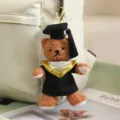 Simpatico portachiavi in peluche orsetto di laurea, ciondolo giocattolo morbido per zaini e chiavi. - Stile Scollo a V Giallo