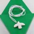 Witte keramische duif hanger ketting met wit gevlochten touw, elegante lange ketting accessoire. - 1352 Wit Koord Ketting