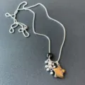 Stijlvolle natuurstenen sterhanger ketting met kralencluster voor vrouwen titanium staal. - 2065 Tijgeroog Ster Ketting