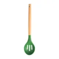 Grüner Silikon-Schaumlöffel mit natürlichem Holzgriff Küchen-Kochgeschirr-Werkzeug. - Schaumlöffel