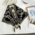 Detalle de bufanda triangular de punto paisley, negro y beige retro con elegantes borlas de cuentas. - 07#-Paisley / 100*40 cm