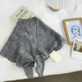 Chal de punto de ganchillo vintage coreano pañuelo triangular calado accesorios de mujer - 140*42cm / Gris