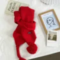 Ζεστό κόκκινο πλεκτό χειμωνιάτικο κασκόλ με πόν-πον και πλεξούδες, χαριτωμένο ιαπωνικό στιλ. - Επιμηκυμένη Έκδοση / 160x15cm / Κόκκινο