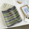 Sac à main en tricot rayé confortable pour femmes, sac fourre-tout duveteux pour l'automne et l'hiver. - Gris