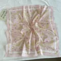 Vintage paisley print roze vierkante sjaal voor dames, trendy zomer bandana en chique stijl. - 63x63cm / Roze