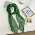 Foulard en mousseline vert foncé uni, léger et élégant pour le cou au printemps et en été. - 190x19cm / Vert foncé