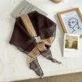 Vintage brauner gestreifter dünner Seidenschal für Damen, elegantes Halstuch und Haarband. - Braun Gelb Gestreift / 120*34cm