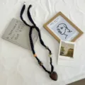 Vintage stippen stof ketting met kleurrijke kralen en houten hart hanger voor vrouwen. - Zwarte achtergrond met stippen / 46*2cm