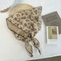 Vintage floral triangle scarf women fashion head wrap chic neckerchief hair band accessory - 105 x 32 cm / Oatmeal
