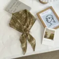 Elegantes kariertes Seidentuch mit 3D Rosen Design vintage Halstuch modisches Haaraccessoire - Hellkaffee