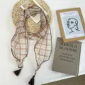 Echarpe a carreaux chic avec pompons, foulard leger a franges pour femmes au printemps. - 140*12cm / Carreaux