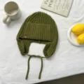 Gorro de trampero de punto verde para mujer, gorro de invierno cálido con orejeras y cordones. - Talla única / Verde oliva