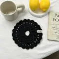 Chouchou de cheveux noir au crochet fait main avec dentelle creuse et étiquette pour le style. - Noir
