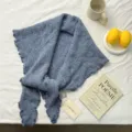 Foulard triangulaire en tricot bleu avec volants chic, châle chaud automne hiver femme. - 180*80cm / Bleu Brume