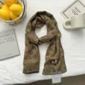 Gedetailleerd overzicht van vintage bruine paisley katoenen sjaal met zachte textuur. - Gember Paisley / 160x33cm