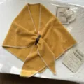 Écharpe triangulaire en tricot mélangé de laine, boucle en cuir, châle jaune d'hiver. - Jaune Gingembre