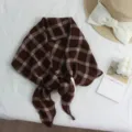 Vintage braunes Karomuster Dreiecktuch fuer Damen, leichtes Fruehling Sommertuch Schal. - Braunes Karomuster